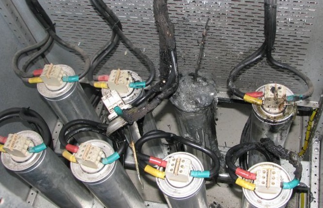 電力電容器著火爆炸