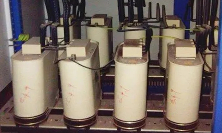 長(zhǎng)期過(guò)電壓運(yùn)行對(duì)補(bǔ)償電容器的影響 長(zhǎng)期過(guò)電壓運(yùn)行對(duì)補(bǔ)償電容器的影響