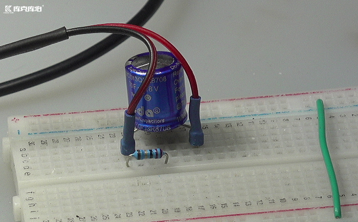 水泥電阻給電容放電方法