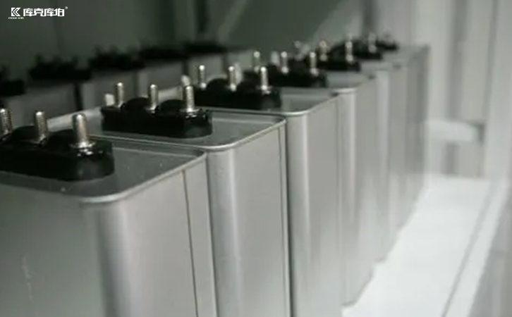 低壓電力電容器哪種介質的壽命比較長